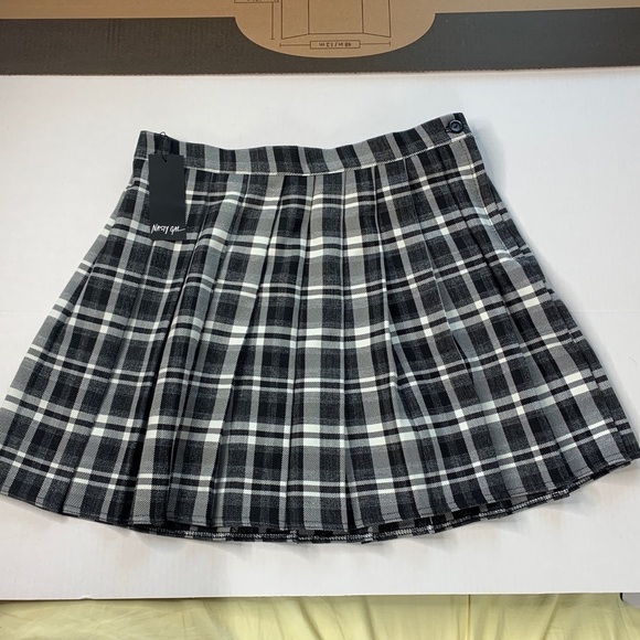 Nasty Gal Check Pleated Relaxed Mini Skirt size 10 New with Tags - Picture 5 of 5